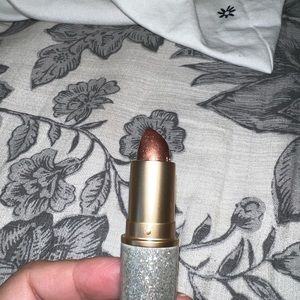 Mac Mariah carey I get so OOC lipstick